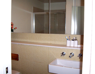 Bathroom (2006-05-01)
