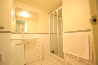 Bathroom (2010-05-24)