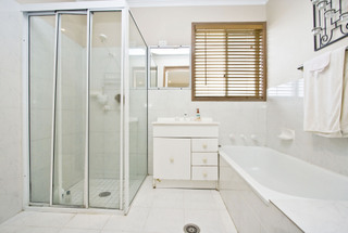Bathroom (2009-07-08)