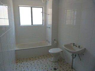 Bathroom (2014-09-16)