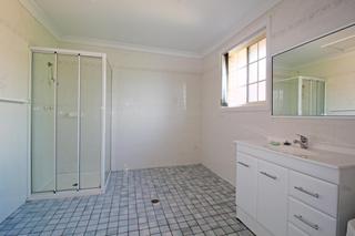 5/7 Wiseman Avenue North Wollongong - Bathroom (2015-08-13)