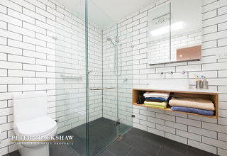 Studio bathroom (2015-10-22)