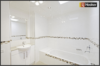 Main Bathroom (2011-11-25)