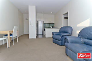 Living Room (2013-04-23)
