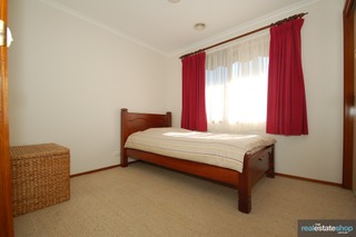 Bedroom 2 (2013-04-26)