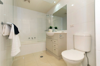 Bathroom (2015-10-26)