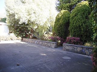 Rear courtyard (2005-06-08)