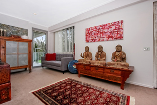 Formal Lounge (2016-10-11)