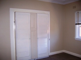 Bedroom 1 (2012-02-09)