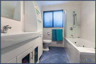 Ensuite to Bedroom 2 (2013-12-06)