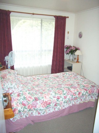 Bed 2 (2006-06-10)