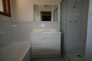 Bathroom (2013-08-15)