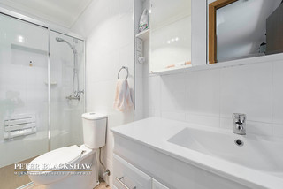 Bed 2 ensuite (2015-10-28)