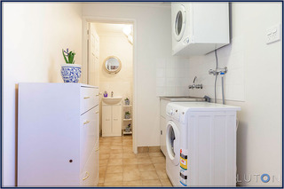 Laundry and separate toilet (2013-09-03)