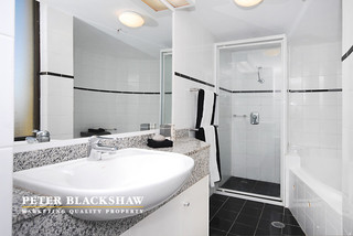 Bathroom (2013-10-08)
