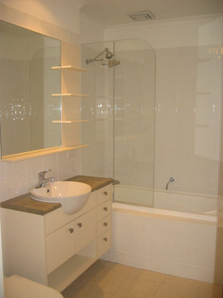 Bathroom (2005-03-23)