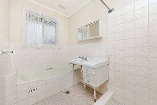 Bathroom (2013-06-18)