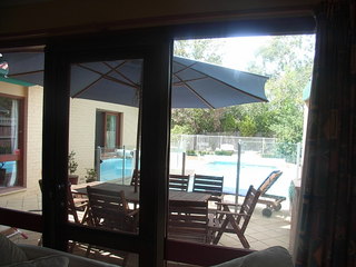 Family to Pool (2009-03-11)
