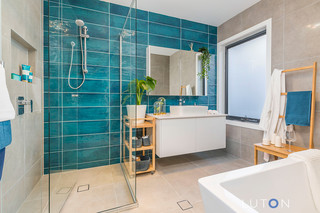 Main Bathroom (2018-09-19)