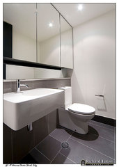 Bathroom (2010-07-14)