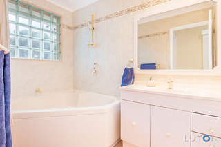 Bathroom (2016-07-05)
