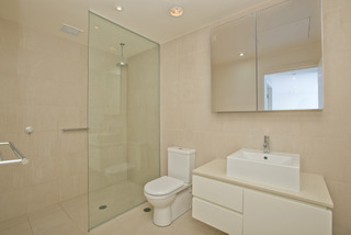 Bathroom (2013-04-23)