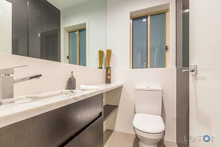 Bathroom (2015-04-10)
