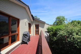 Side patio (2018-05-08)