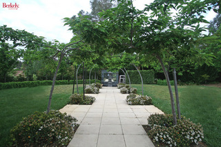 Garden path (2007-10-25)