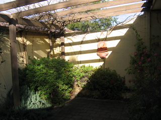 Courtyard (2006-08-30)