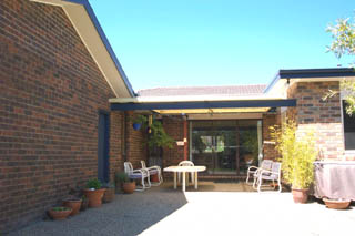Entertaining area (2002-10-01)