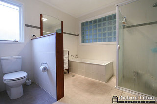 Bathroom (2007-05-01)