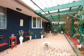 Rear courtyard (2011-08-13)