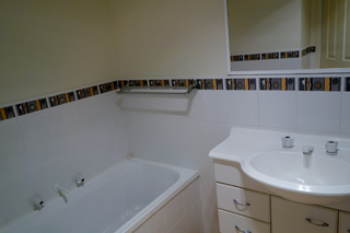 Bathroom (2013-12-09)