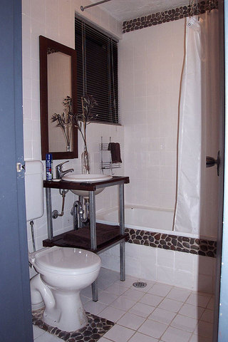 Bathroom (2006-02-17)