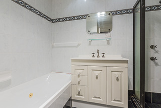 Bathroom (2015-10-13)