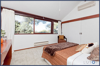 Bedroom 1 (2011-04-11)