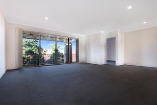 15/84 Smith Street Wollongong - Dining (2015-06-13)