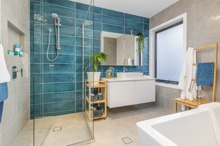 Main Bathroom (2018-09-19)