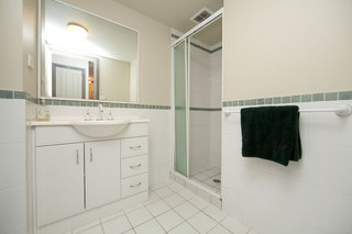 Bathroom (2011-04-07)
