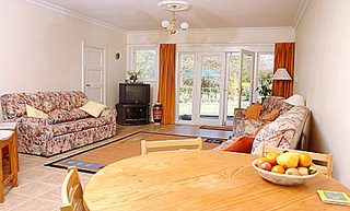 Family room (2003-10-08)
