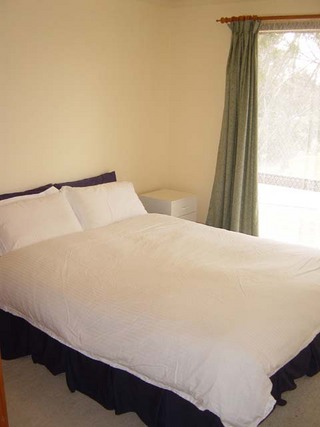 Bed 2 (2005-09-07)