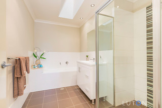 Bathroom (2016-10-12)