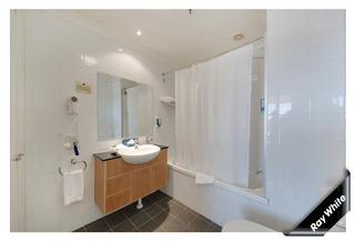 Bathroom (2012-07-23)