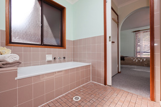 Bathroom (2010-09-30)
