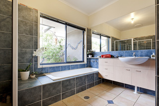 Bathroom (2014-08-11)