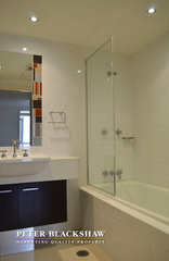 Bathroom (2013-04-17)