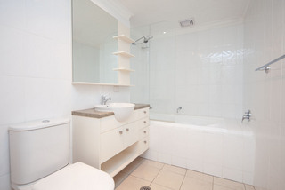 Bathroom (2011-11-11)