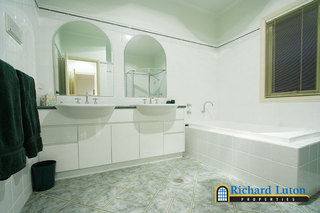 Bathroom (2006-05-18)