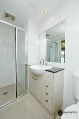 Bathroom (2010-10-06)